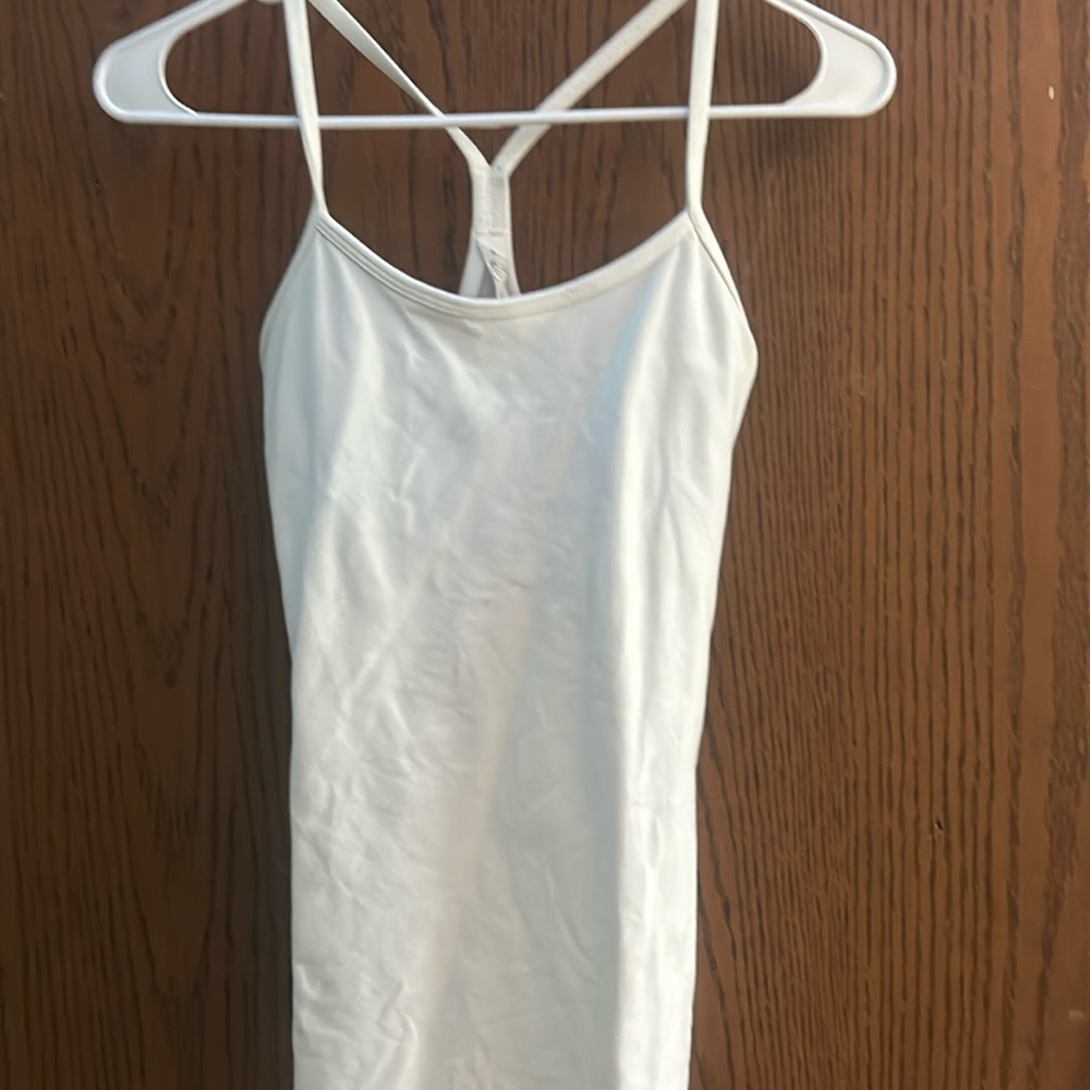 White lululemon tank top